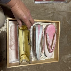 和服用のバッグと草履のセットの画像