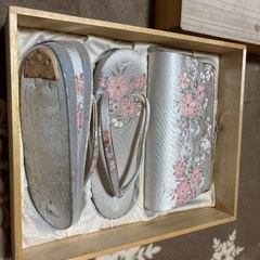 和服用のバッグと草履のセットの画像