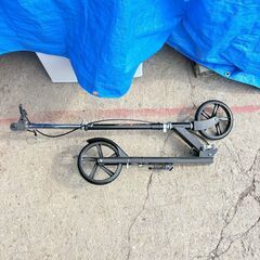 【❗️✨軽量折り畳み・自立スタンド付✨❗️】✨キックボード ホワイト✨簡易清掃済み・ 現状品‼️の画像