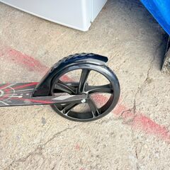 【❗️✨軽量折り畳み・自立スタンド付✨❗️】✨キックボード ホワイト✨簡易清掃済み・ 現状品‼️の画像