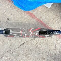 【❗️✨軽量折り畳み・自立スタンド付✨❗️】✨キックボード ホワイト✨簡易清掃済み・ 現状品‼️の画像