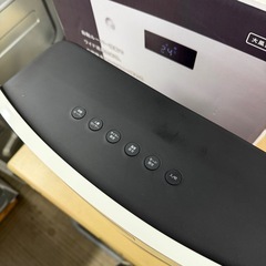 ⑤【超美品‼️】クワッズ 自動ルーバー セラミックヒーター ムービングヒート 電気ファンヒーター  省エネ 大風量 暖房器具 リモコン付き 取扱説明書欠品 ホワイト♪ の画像