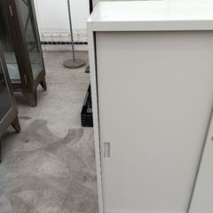 ≪引取り限定≫オカムラ ローキャビネット 引違い 80001505の画像