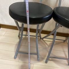 中古　ニトリ　折りたたみ　チェアー　クッション　背付き　丸型　2脚まとめて　ブラックの画像