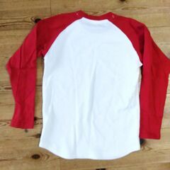 130 maji 長袖カットソー Tシャツ 赤白 スポーツウエアにもの画像