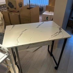 折りたたみ机の画像