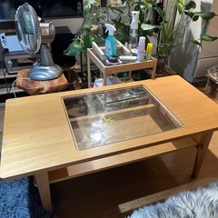 unicoガラスローテーブルの画像