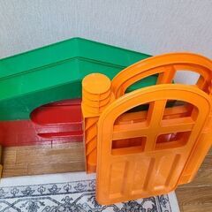 People全身でブロック、2セットの画像