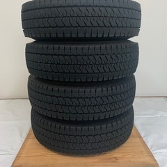 【美品】バリ溝！スタッドレス195/80R15 タイヤ ホイール4本セットの画像