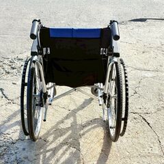 【❗️✨動作確認済・折りたたみ可✨❗️】✨自走式 車椅子 ブラック×ブルー ✨簡易清掃済み・現状渡し‼️の画像