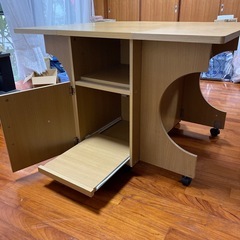 展開式ミシン台／収納4ヶ所／布切れおまけ付きの画像