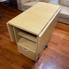 展開式ミシン台／収納4ヶ所／布切れおまけ付きの画像