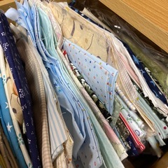 展開式ミシン台／収納4ヶ所／布切れおまけ付きの画像