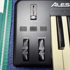　Alesis Q49  　MIDIコントローラーの画像