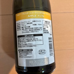 スパークリングワイン、スパークリングフルーツジュースの画像