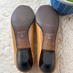 ベージュパンプス　エナメル素材　3cm の画像