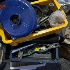 物置き、折コン、ブロワー、スパナ等工具
の画像