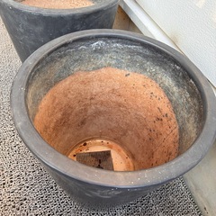 お譲り先決定！　陶製　植木鉢　大型　2個の画像