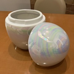 虹色壺小物入れ、ペット用骨壷の画像