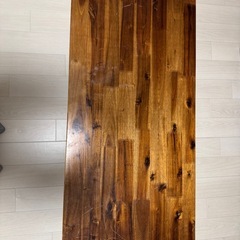 ウッド調テーブルの画像