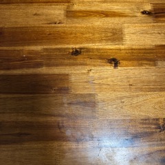 ウッド調テーブルの画像