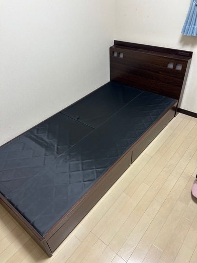 引き出し収納付き　
シングルベッド