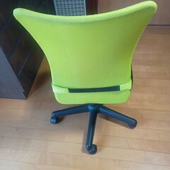 オフィスチェアー　キャスター付きの画像