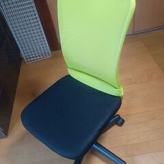 オフィスチェアー　キャスター付きの画像