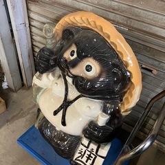 たぬき 置物 陶器製 高さ95×横65cmの画像