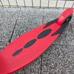 フェラーリ Scuderia Ferrari キックボード 3輪 キックスクーター ツイストスクーター LEDの画像