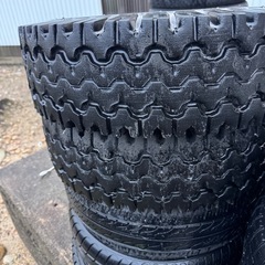 フォークリフトのタイヤの画像