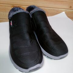 冬用スニーカー 　黒　未使用　ＵＳサイズ CN43（ＪＰサイズ 25.8cm）　送料が高いので取りにこれる方限定の画像