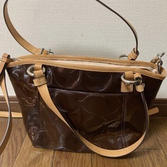 COACH コーチ ショルダーバッグ エナメル ブラウンの画像