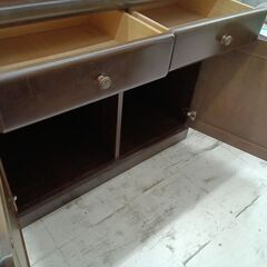 リユースのサカイ栃木店★ジモティ割あり★  食器棚 ダークブラウン W88.5×D46×H192 クリーニング済み TC12017の画像