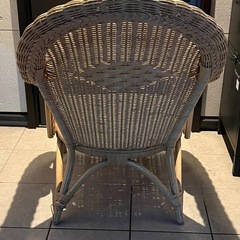 ラタン アームチェア 1人掛けチェア ナチュラル 籐 編み込み 椅子の画像