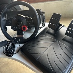 美品✨Logicool（ロジクール）Driving Force GT という レースゲーム用のハンドルコントローラーの画像
