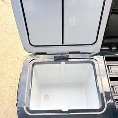 【❗️✨訳あり✨❗️】バッテリー動作確認済　JESIMAIK ポータブル冷蔵庫 車載対応 キャスター付 ※一部割れありの画像