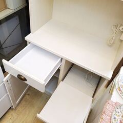 ニトリ  ミランダ2 キッチンボード 幅80cm 2枚ガラス扉 引出し1個 扉2枚 スライドテーブル コンセント3口 ホワイト 食器棚 レンジボード 定価59990円★奥行45㎝ 高さ195㎝★近隣配送無料 買取帝国 朝霞店の画像