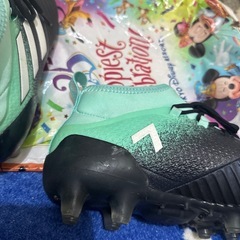 アディダス（サッカー用）の画像