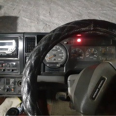 NISSAN ディーゼル　デカ箱１０トンダンプの画像