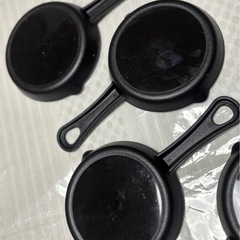 プラスチック製スキレット風皿セット/アウトドアやキャンプ、おままごとにもの画像