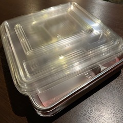 お節やクリスマスに。プラスチック容器。の画像