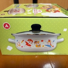 新品 未開封　クレヨンしんちゃん フタ付きホーロー両手鍋 Aの画像