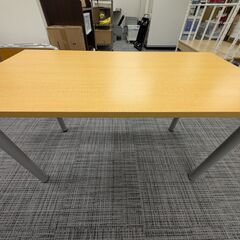 作業デスク（同一タイプが６台あり）の画像