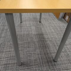 作業デスク（同一タイプが６台あり）の画像