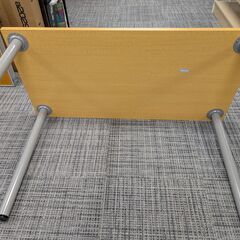 作業デスク（同一タイプが６台あり）の画像