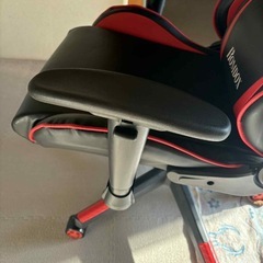 ゲーミングチェア＋テーブルセットの画像