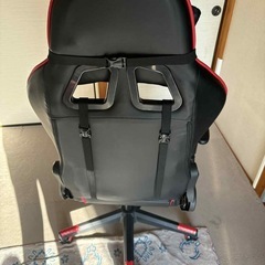 ゲーミングチェア＋テーブルセットの画像