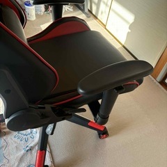 ゲーミングチェア＋テーブルセットの画像