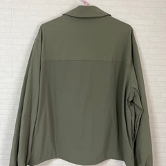 新品タグ付きZARAジャンバーLサイズの画像